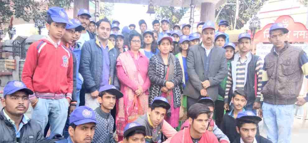 समोह स्कूल के स्वयंसेवियों ने किया तलाई मंदिर का भ्रमण