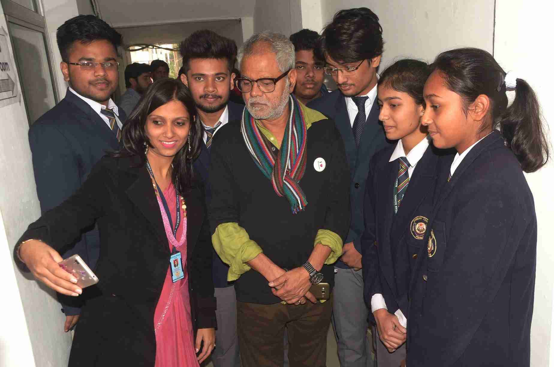 sanjay mishra came varanasi for his film Kadvi Hawa premier show