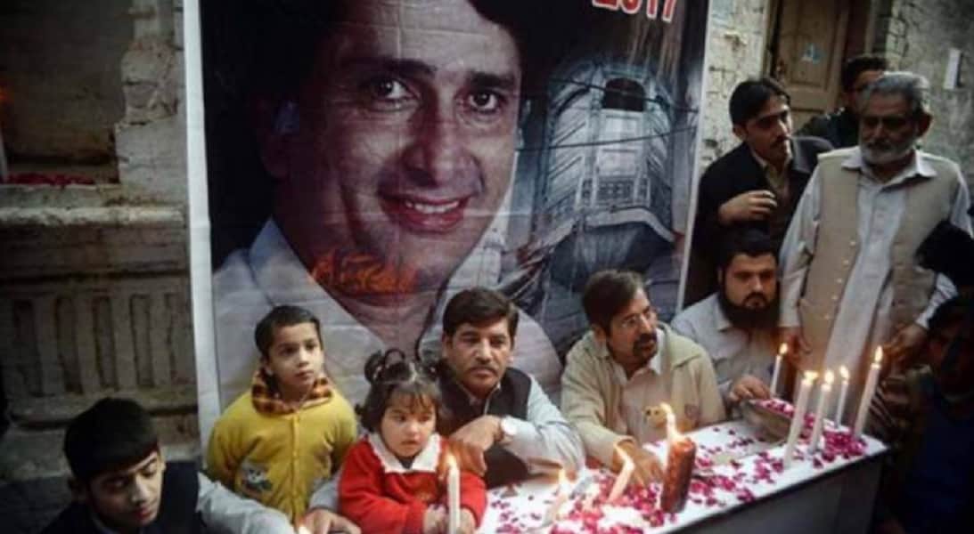 Pakistan peshawar people pays tribute to veteran actor shashi kapoor