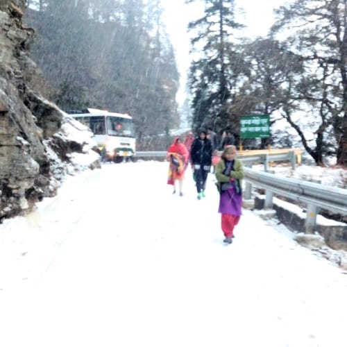 jalori pass closed due to fresh snowfall in himachal