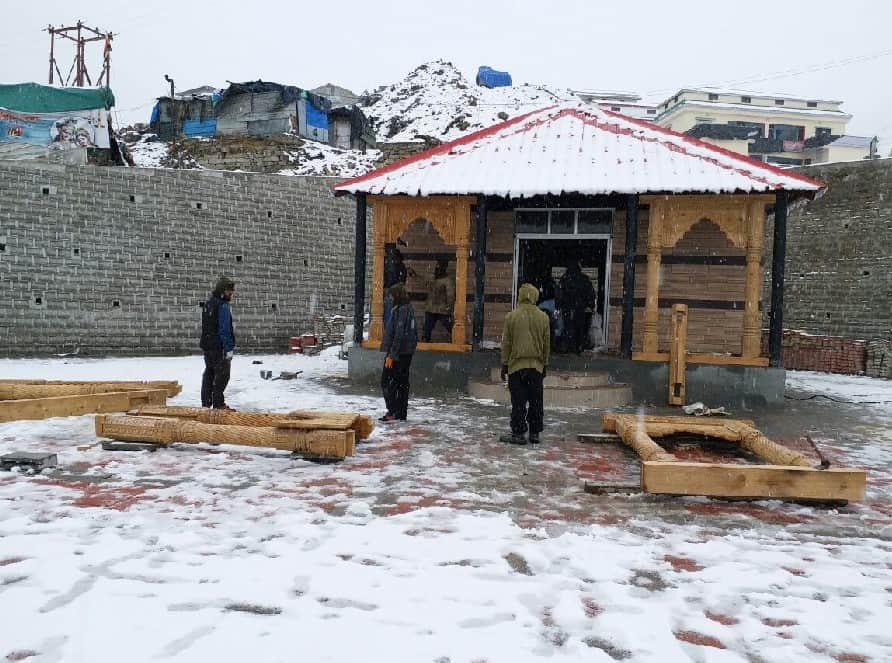 snowfall photo in uttarakhand chardham 2017
