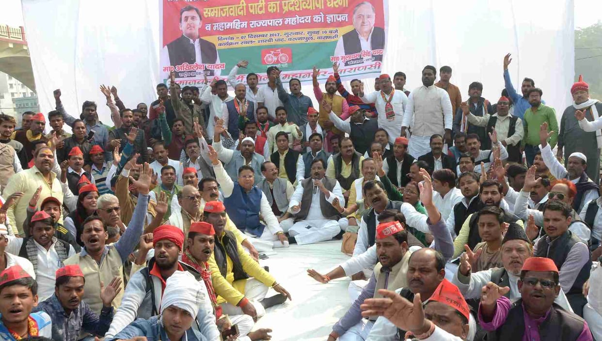 samajwadi party Do protest in purvanchal against electricity tariff hike