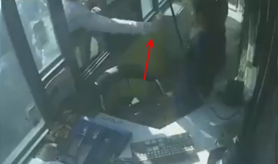 Man argues and beat a female toll plaza employee in Gurugram, video goes viral