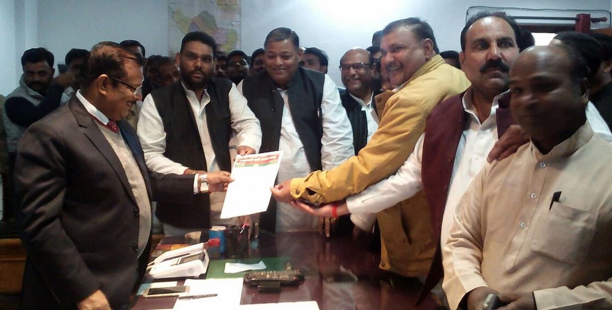 बिजली दरों को लेकर सपा का प्रदर्शन