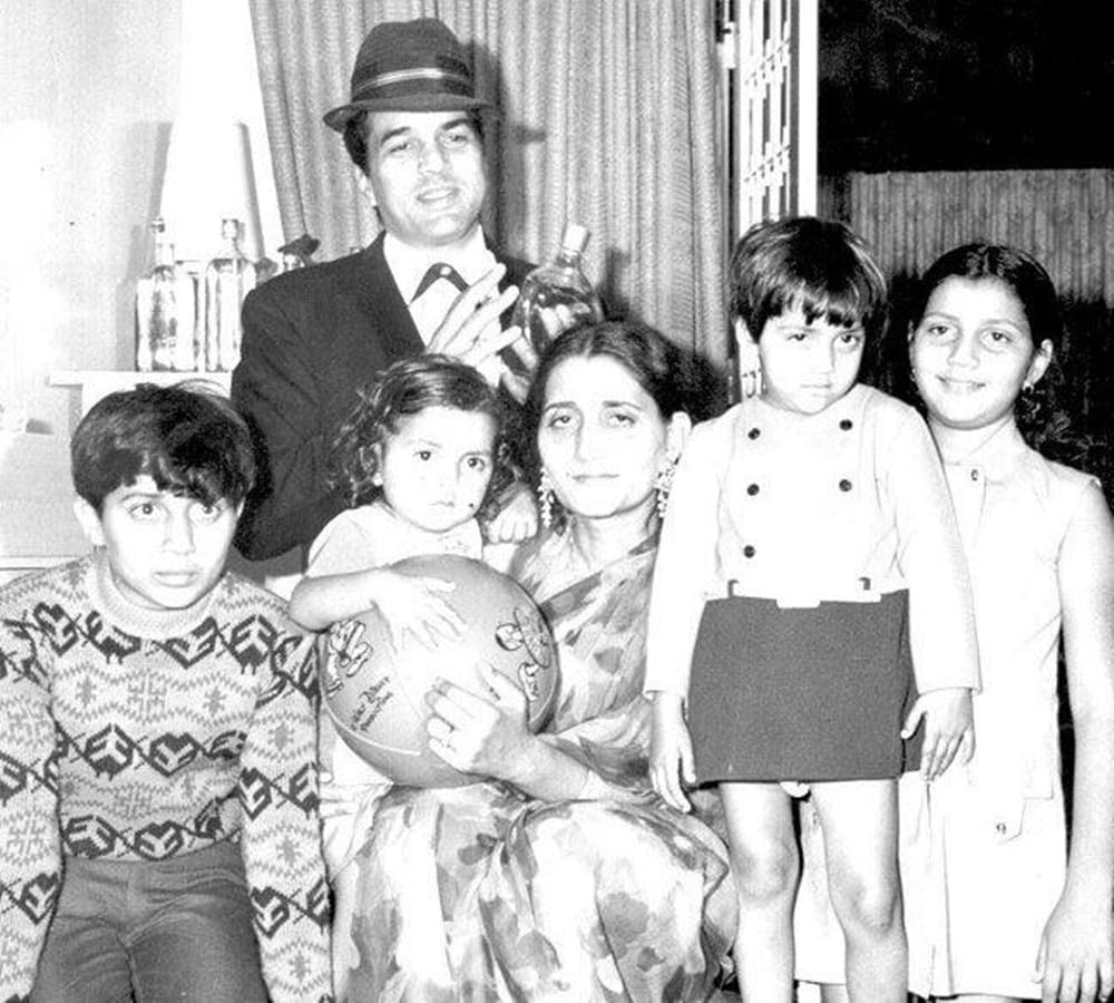 dharmendra celebrate valentines day with his first wife prakash kaur