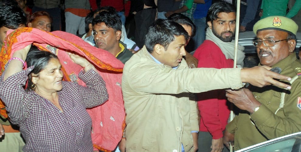 beating to daroga, delhi Police accused them
