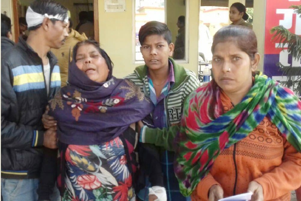 जपा नेता की गुंडई, मजदूर के परिवार को बंधक बनाकर पीटा