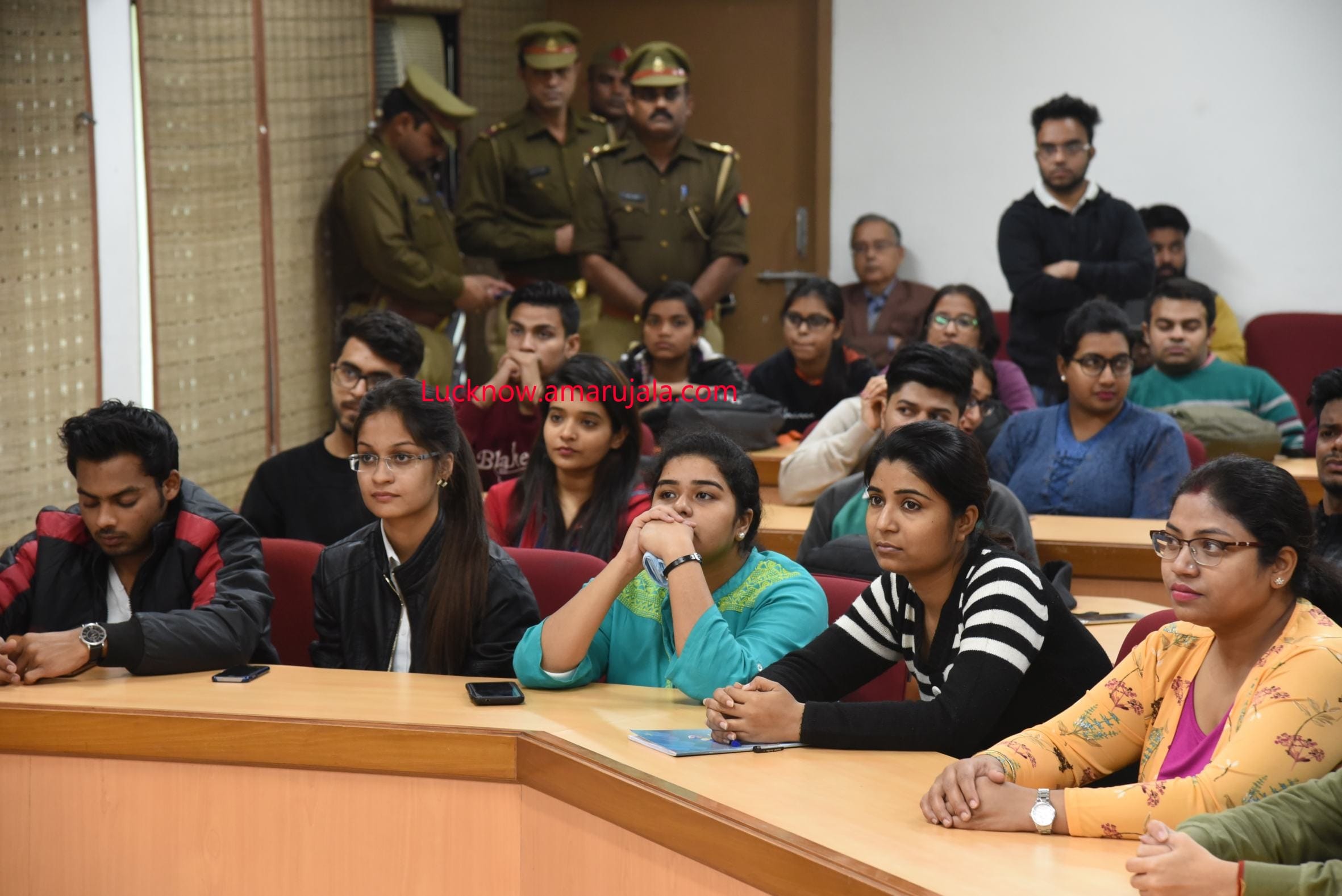 girl student exposed police constable in front of ssp in lucknow college
