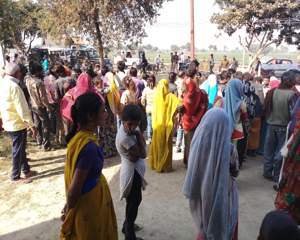 girl in mathura died due to electricity current in vehicle 