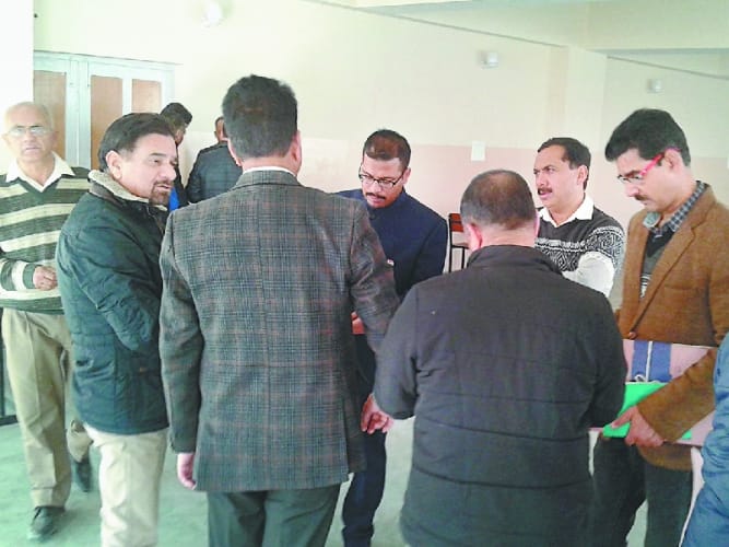 उपायुक्त ने मतगणना केंद्रों का लिया जायजा