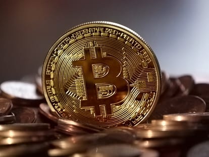 bit coin is not legal currency,  its demerits are here-