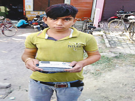 cheating 10 thousand rupees with the youth