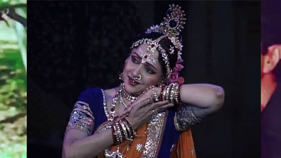 Hema Malini revealed that she felt someone tried to choke her in her sleep