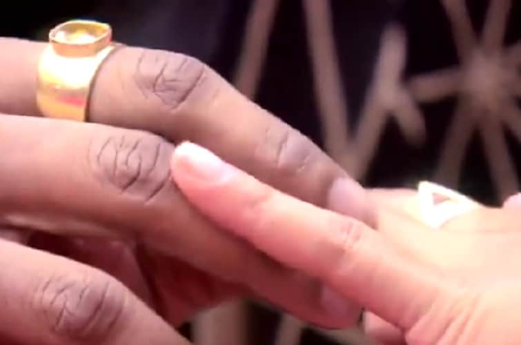 Bigg Boss 11 Hina Khan engaged with boyfriend rocky jaiswal in bigg boss house