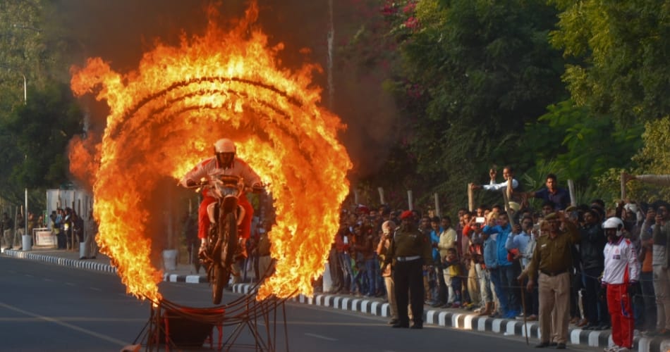 indian army soldiers showing stunts at sukhna lake