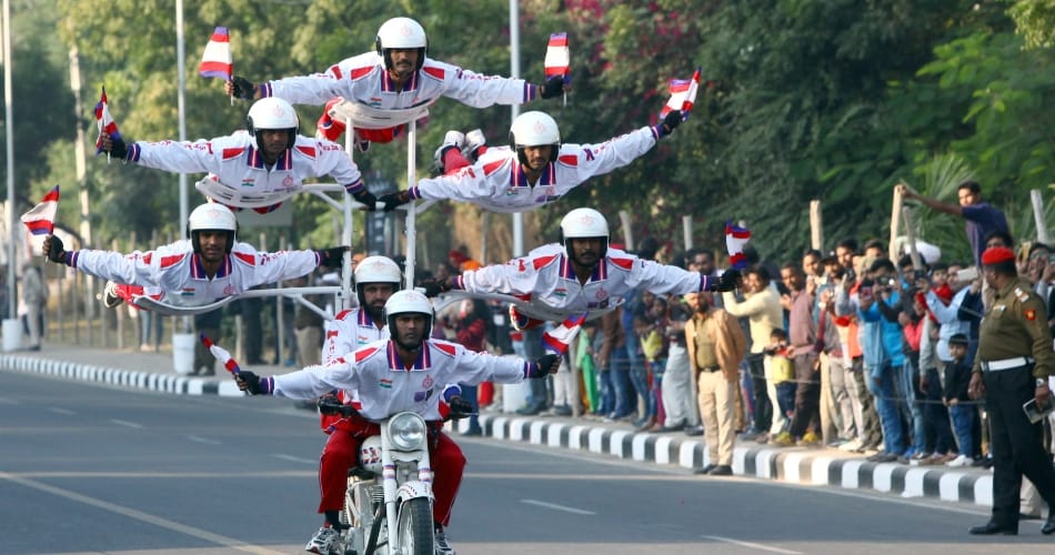 indian army soldiers showing stunts at sukhna lake