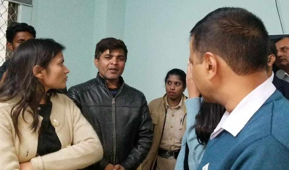 arvind kejriwal meets women who was striped off and naked parade by liquor mafia