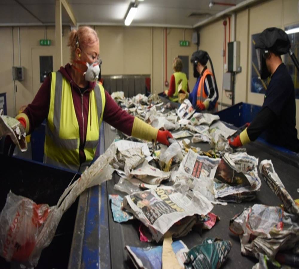 Thousands of tons paper waste plant to china form england for recycling
