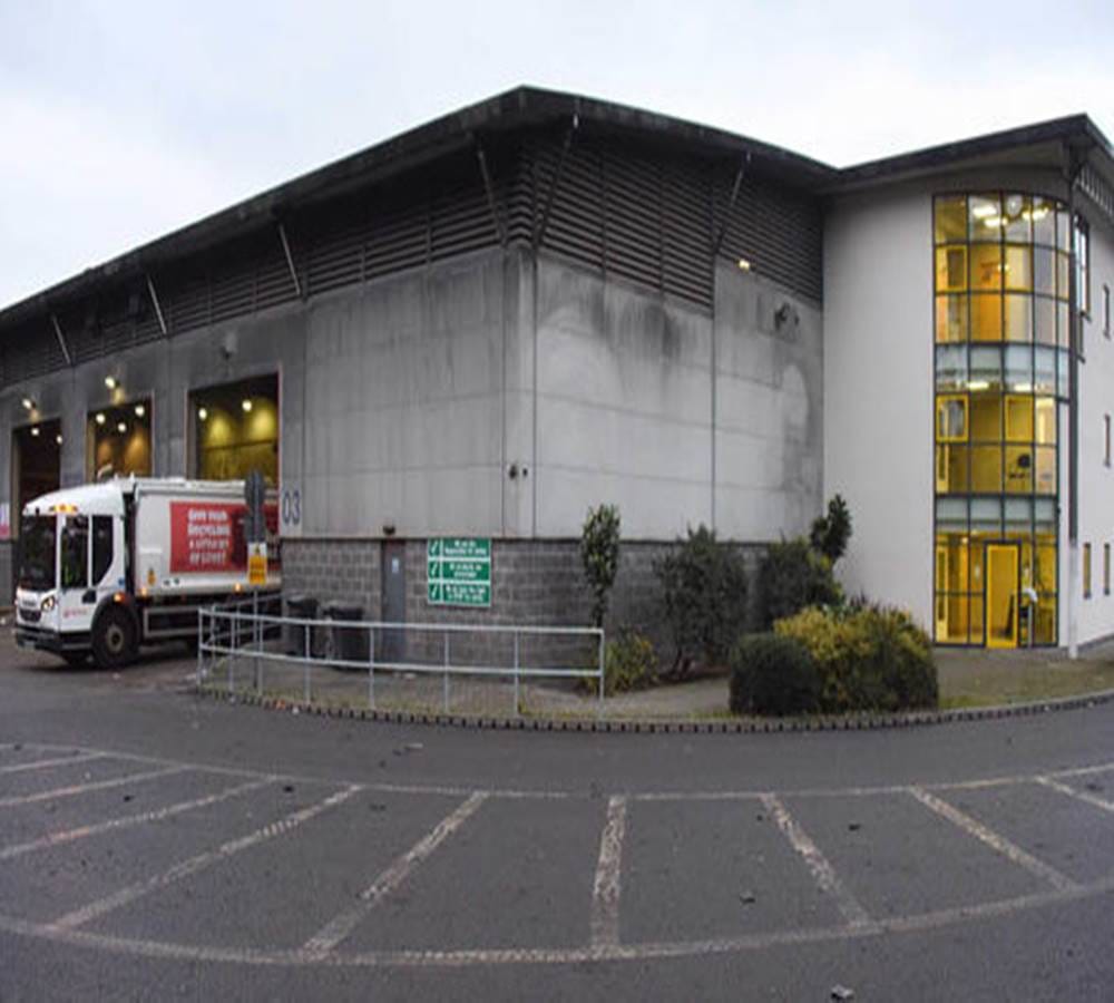 Thousands of tons paper waste plant to china form england for recycling