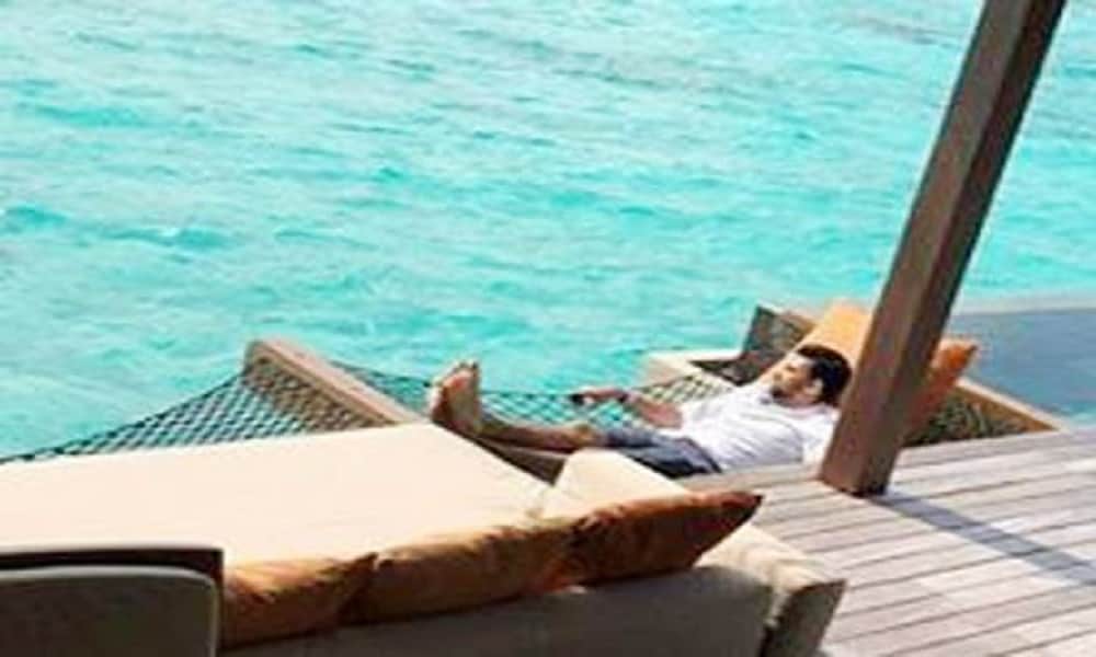 zaheer khan and sagarika ghatge honeymoon pictures from maldives