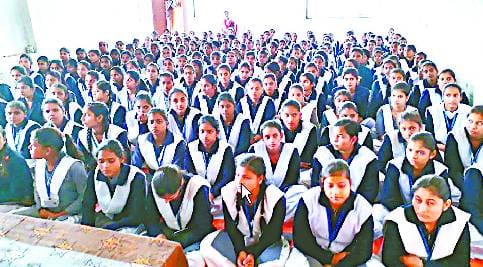 सीओ ने छात्राओं को दिए नारी सुरक्षा के टिप्स