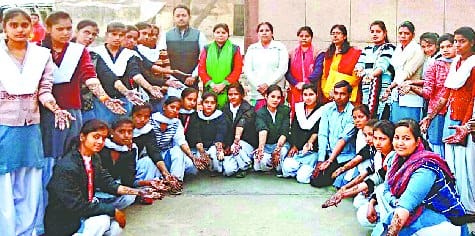 मेहंदी में ऐश्वर्य, रंगोली में नेहा, भजन में प्रियंका रहीं अव्वल