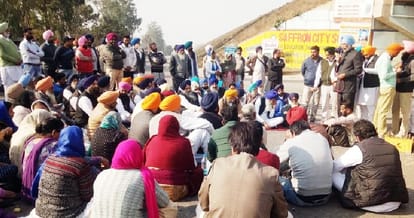 Shiromani Akali Dal on Friday lifted the dharna and road blockades across Punjab
