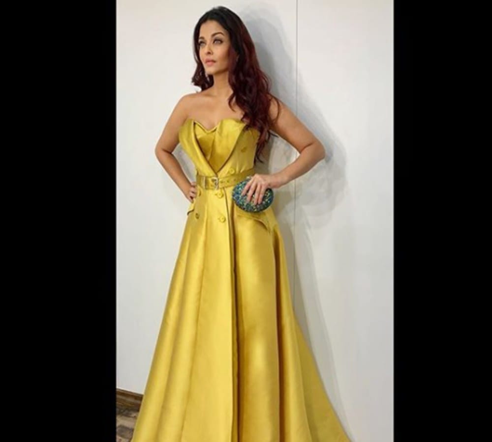 aishwarya rai bachchan golden gown Rs 4 lakh for Ambani casual dinner 