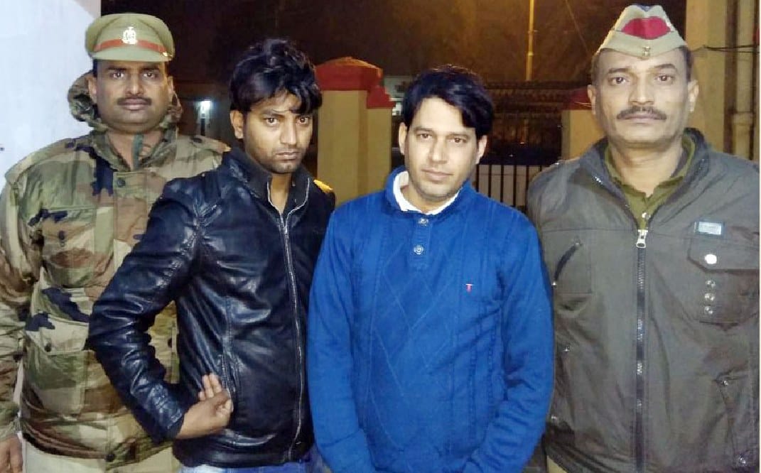 क्रिकेट मैच पर सट्टे की बोली लगवा रहे दो गिरफ्तार