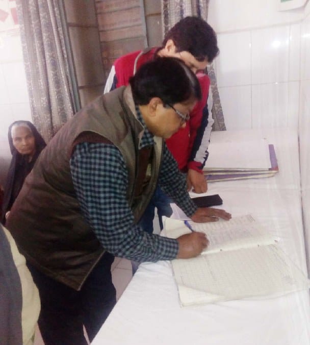 निरीक्षण में अधीक्षक समेत गायब मिले दो चिकित्सक