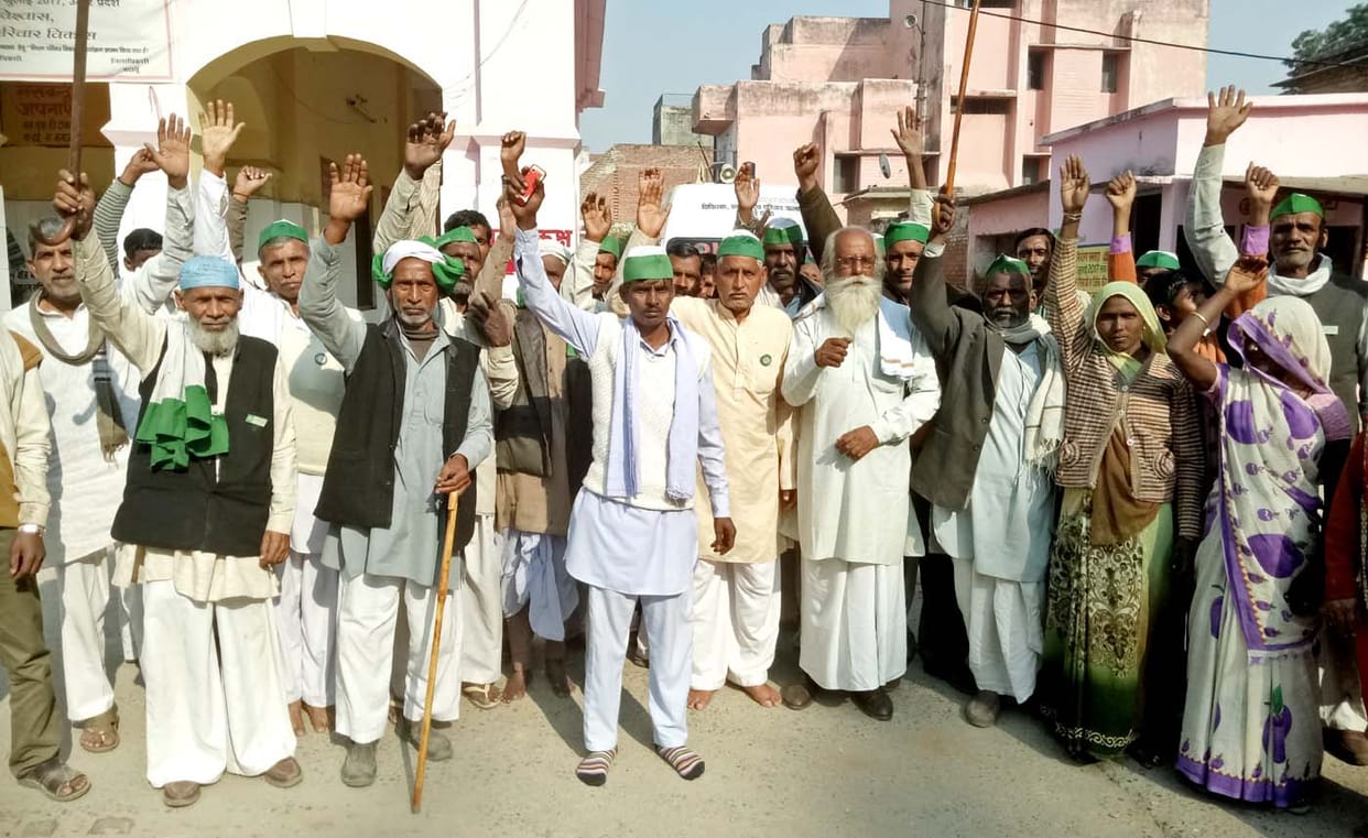 बिजली कटौती पर गुस्साए भाकियू ार्यकर्ताओं का प्रदर्शन