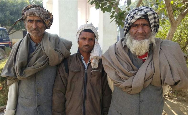 Animal traders loot one lakh