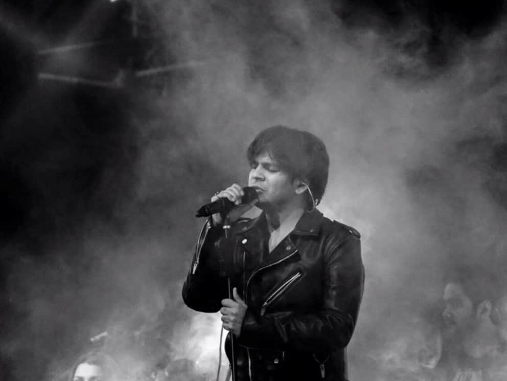 singer Ankit Tiwari facebook account has been hacked