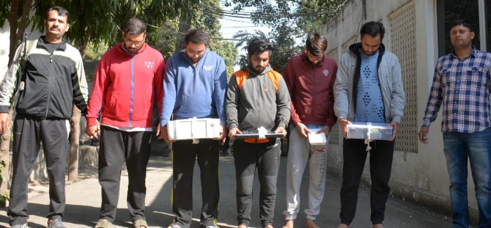 five men arrested in case of betting in premier league 