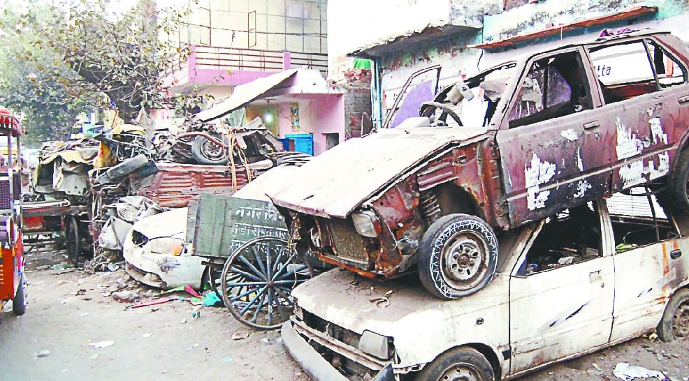 thaano me jageh nahi , kaha rakhe cease vaahan