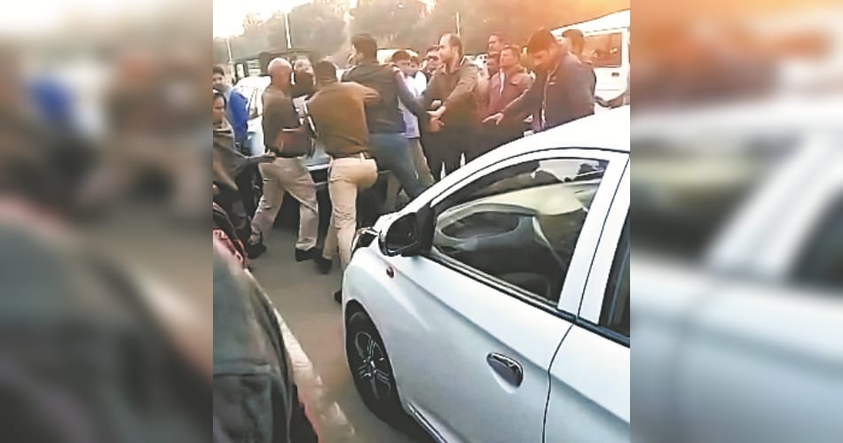 Two brothers held for attacking, abducting policemen on duty