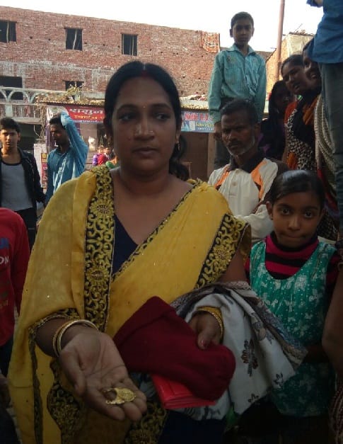 सैनिक की पत्नी का दिनदहाड़े चेन लूटा