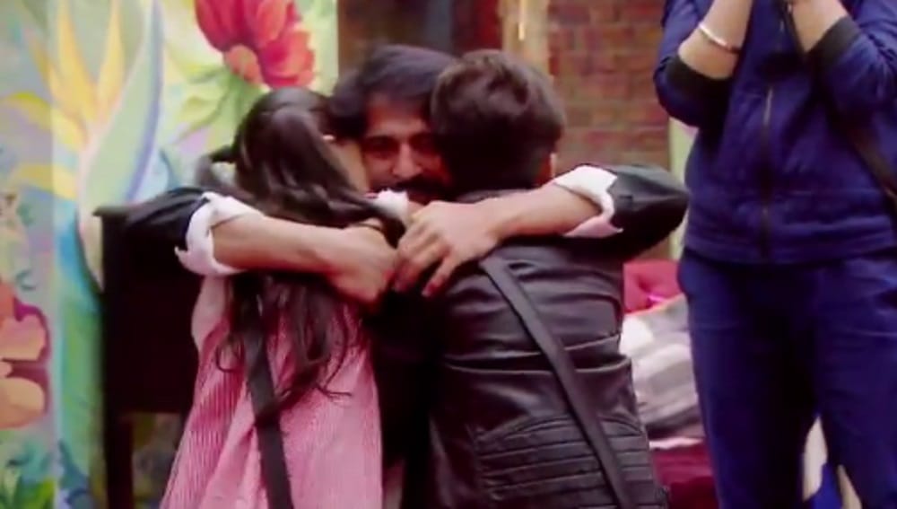 Bigg Boss 11 Hiten Tejwani Kids Neevan And Katya Visits The Show