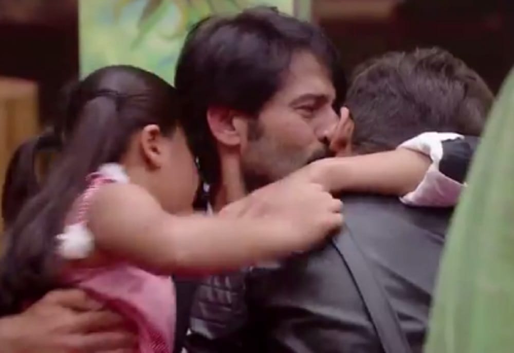 Bigg Boss 11 Hiten Tejwani Kids Neevan And Katya Visits The Show