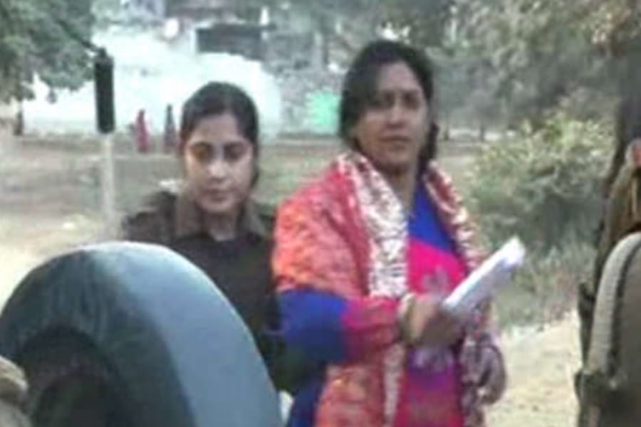 pics of women who did marriage with yogi adityanath photo.
