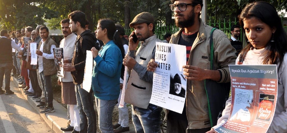 human chain formed at cp to tell that lives of muslims are also important