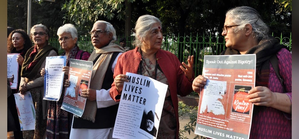 human chain formed at cp to tell that lives of muslims are also important
