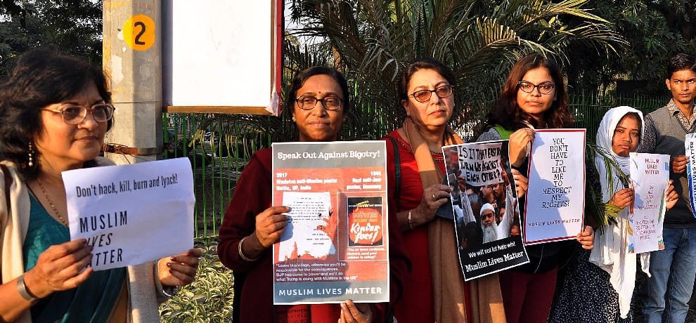 human chain formed at cp to tell that lives of muslims are also important