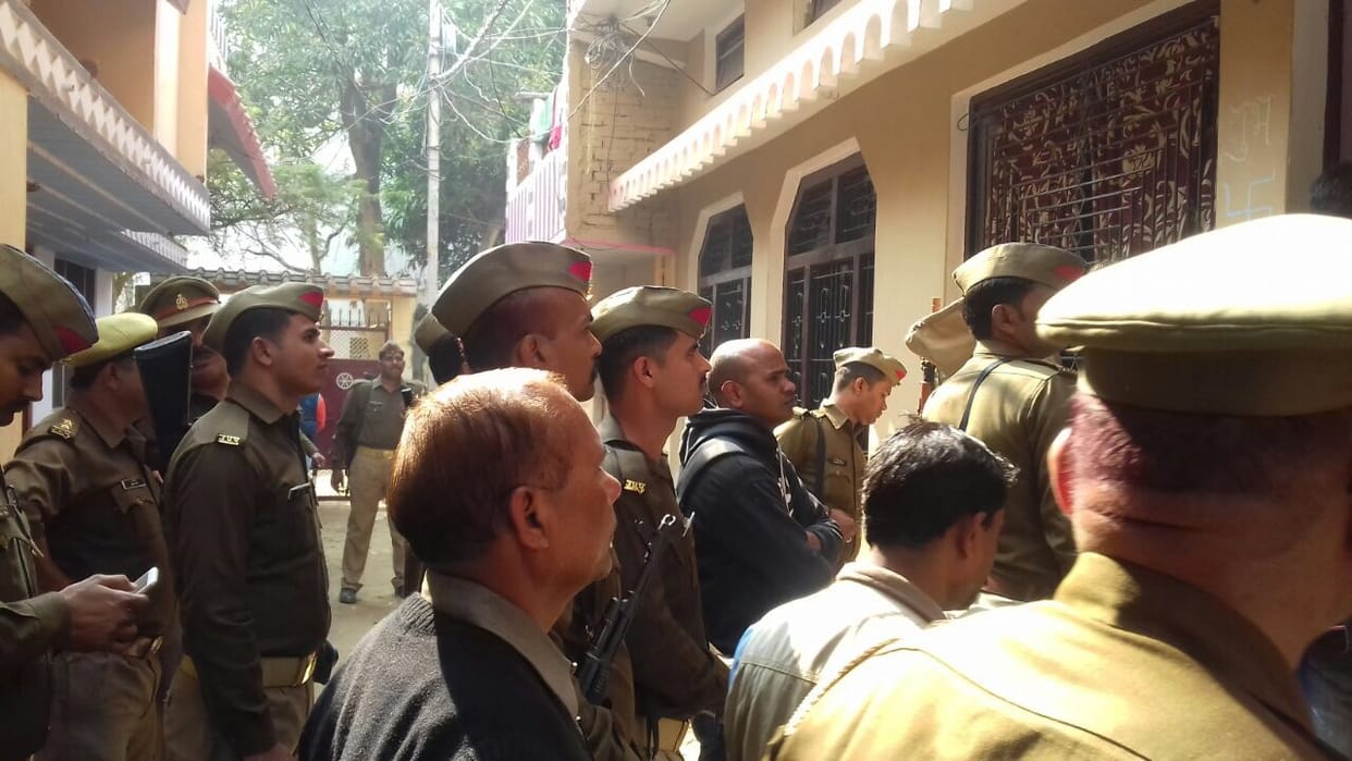 भारी फोर्स के बीच सील किया भाजपा नेता का होटल