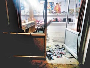 fFiring, stone pelting in khushkhushwapur