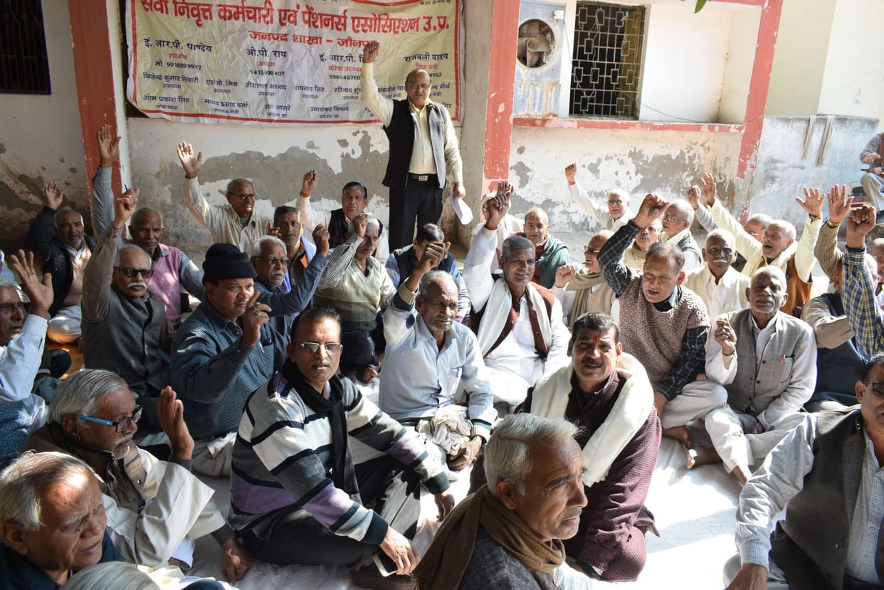 पेंशनर्स एसोसिएशन ने सौंपा ज्ञापन