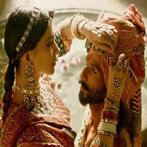 padmavati will release before valentine day in february 2018