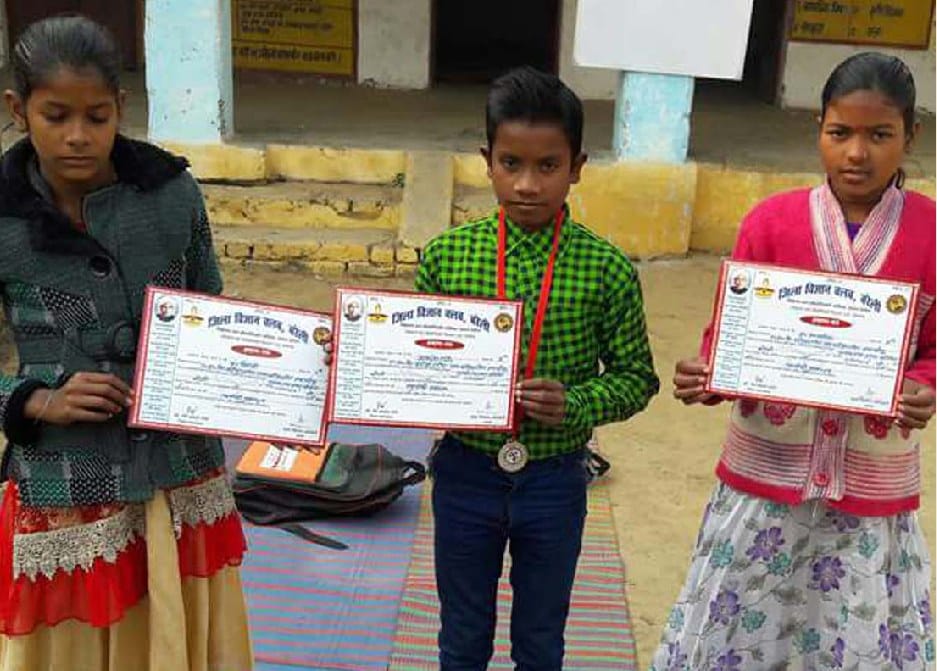 विज्ञान प्रतियोगिता में पुवायां के तीन बच्चों को मंडल में दूसरा स्थान
