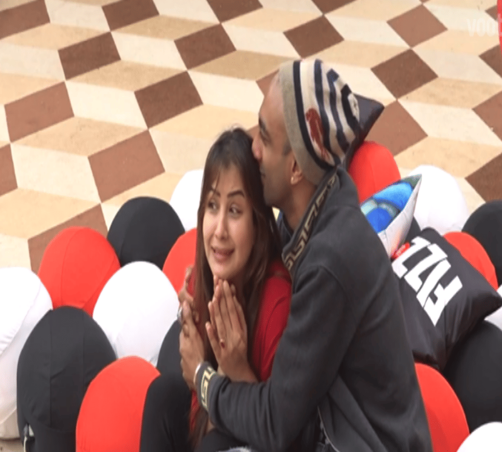 bigg boss 11 Three Finalists unite against akash dadlani out from ticket to finale task