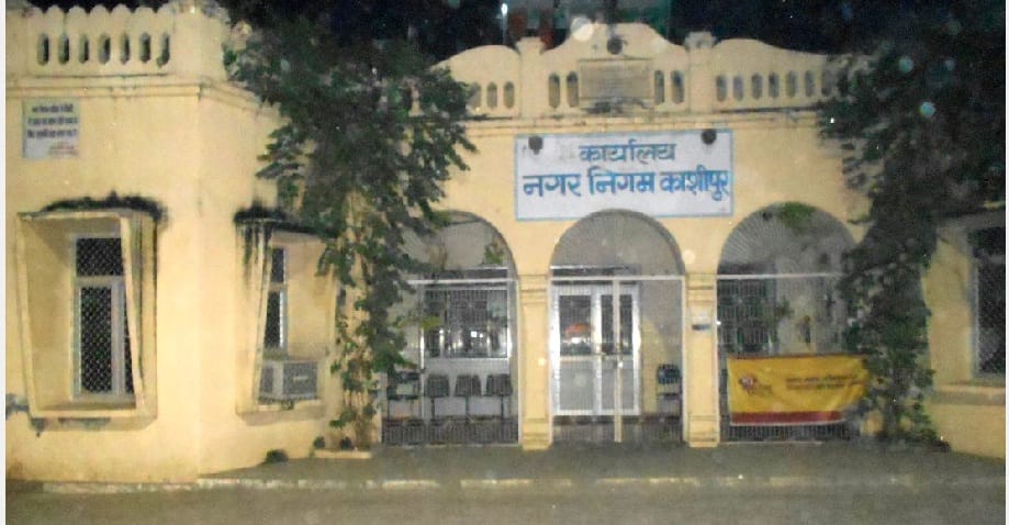 Entangled municipal administration